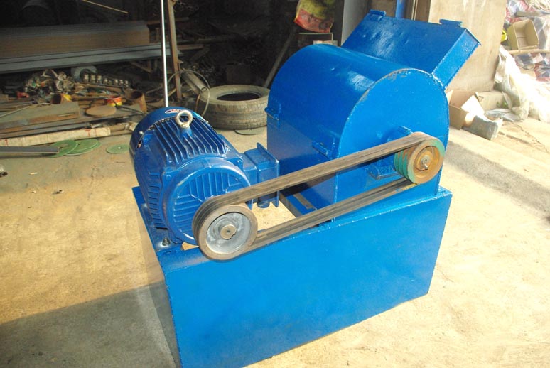 粉餅機，碎餅機，大餅打碎機，花生茶籽大豆餅粉碎機